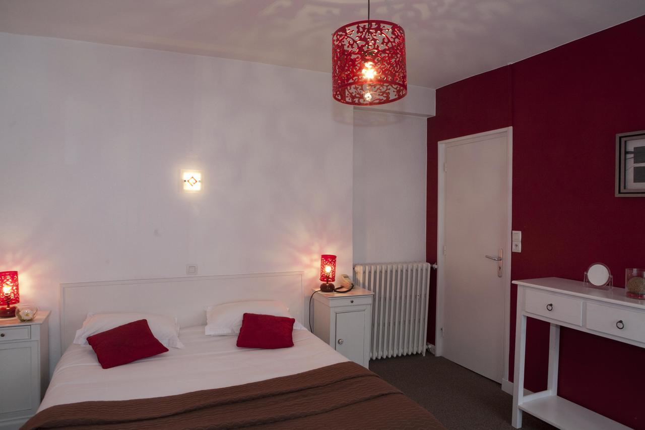 Logis Hotel Le Chrismas Châteaulin Buitenkant foto