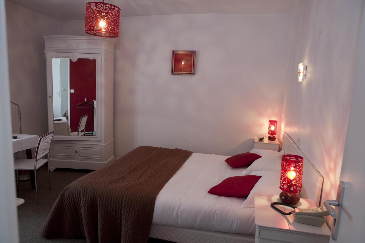 Logis Hotel Le Chrismas Châteaulin Buitenkant foto